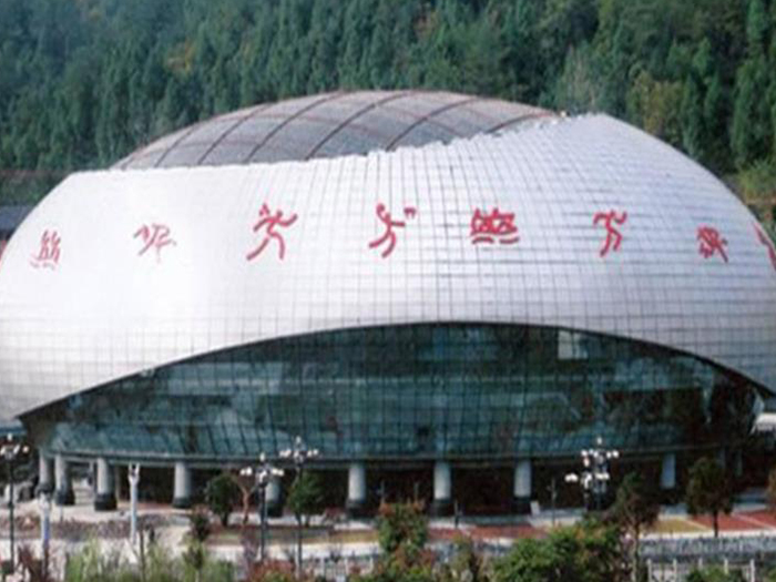麗江體育中心球形網架加工安裝